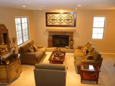 3999 E Crest Ln, Phoenix, AZ 85050 photo 2