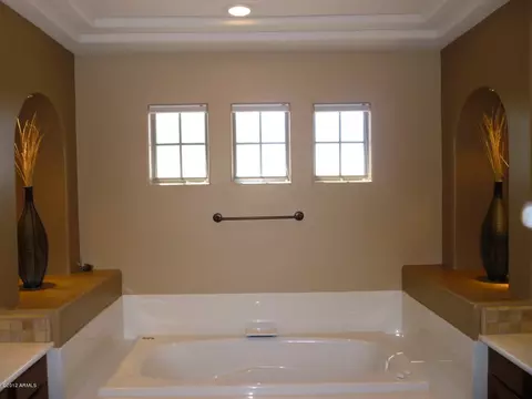 3999 E Crest Ln, Phoenix, AZ 85050 photo 17