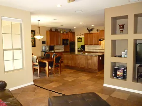 3999 E Crest Ln, Phoenix, AZ 85050 photo 8