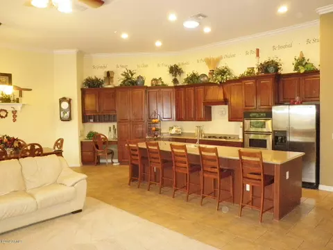 704 E Hampton Ct, Gilbert, AZ 85295 photo 2
