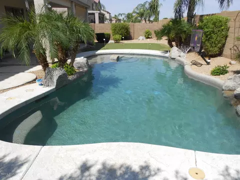 1121 S Roles Dr, Gilbert, AZ 85296 photo 2