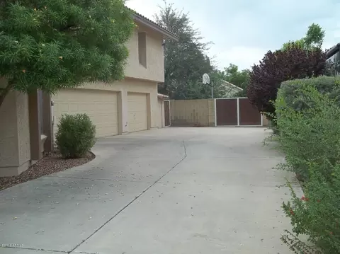 517 E Meadows Ln, Gilbert, AZ 85234 photo 2