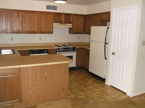 548 S Creston St, Mesa, AZ 85204 photo 2