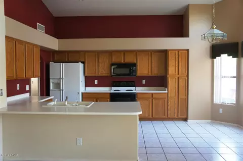 2052 E Willow Wick Rd, Gilbert, AZ 85296 photo 4