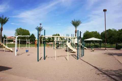 2052 E Willow Wick Rd, Gilbert, AZ 85296 photo 18