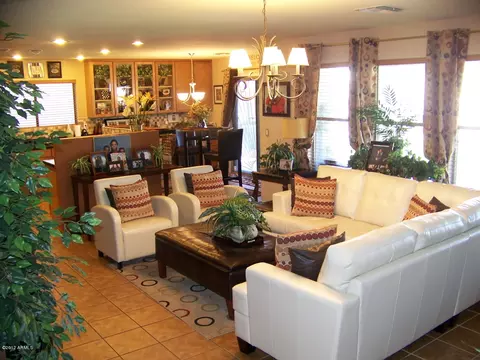 526 E Milada Dr, Phoenix, AZ 85042 photo 9