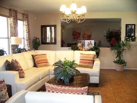 526 E Milada Dr, Phoenix, AZ 85042 photo 8