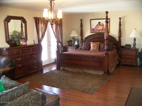 526 E Milada Dr, Phoenix, AZ 85042 photo 12