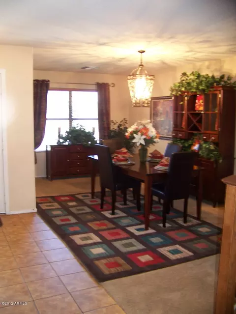 526 E Milada Dr, Phoenix, AZ 85042 photo 6