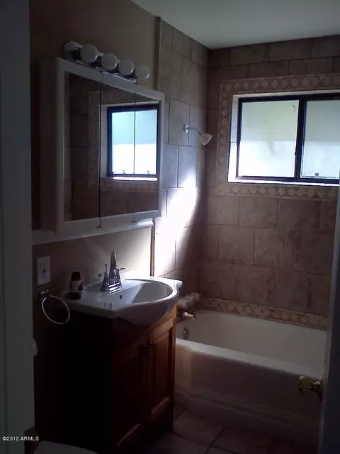 3041 Earll Dr, Phoenix, AZ 85016 photo 2