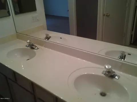 2240 E Aire Libre Ave, Phoenix, AZ 85022 photo 8