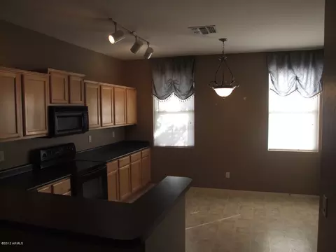 834 S Colonial Dr, Gilbert, AZ 85296 photo 2