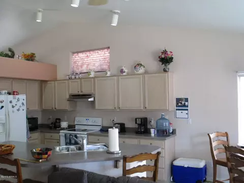 1679 E Tremaine Ave, Gilbert, AZ 85234 photo 3