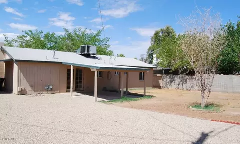 2209 E Claire Dr, Phoenix, AZ 85022 photo 4