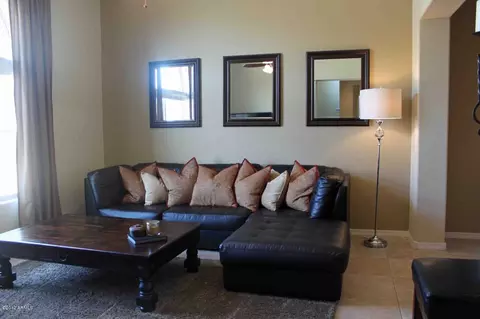 3930 E Cat Balue Dr, Phoenix, AZ 85050 photo 3