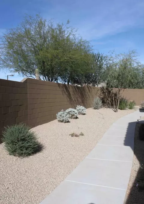 3930 E Cat Balue Dr, Phoenix, AZ 85050 photo 2