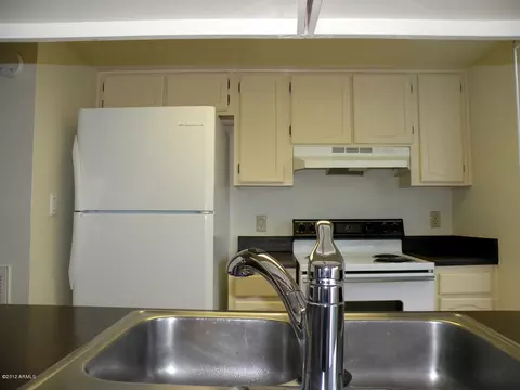 252 E Betty Elyse Ln, Phoenix, AZ 85022 photo 6