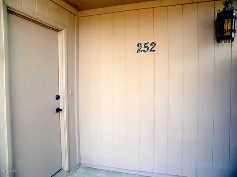 252 E Betty Elyse Ln, Phoenix, AZ 85022 photo 3