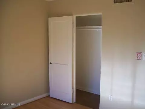 833 W Earll Dr, Phoenix, AZ 85013 photo 5