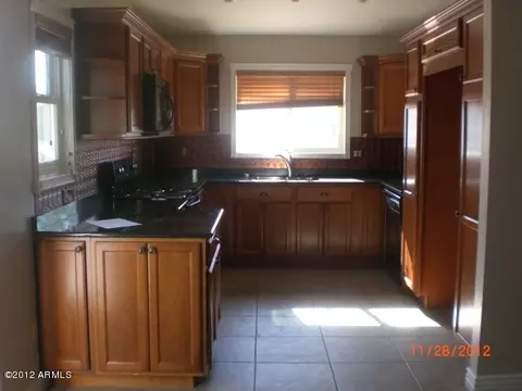 4826 E Desert View Dr, Phoenix, AZ 85044 photo 2