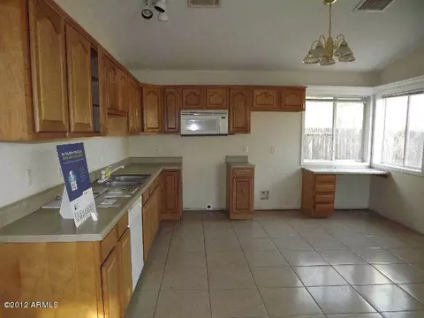 134 S Main Dr, Apache Junction, AZ 85120 photo 2