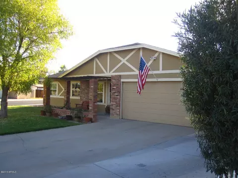211 E Desert Ln, Gilbert, AZ 85234 photo 3