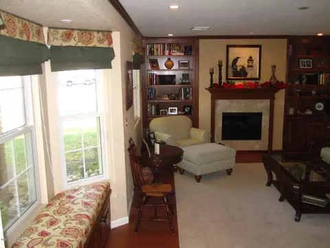 211 E Desert Ln, Gilbert, AZ 85234 photo 6