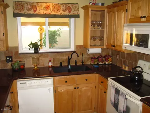 211 E Desert Ln, Gilbert, AZ 85234 photo 10