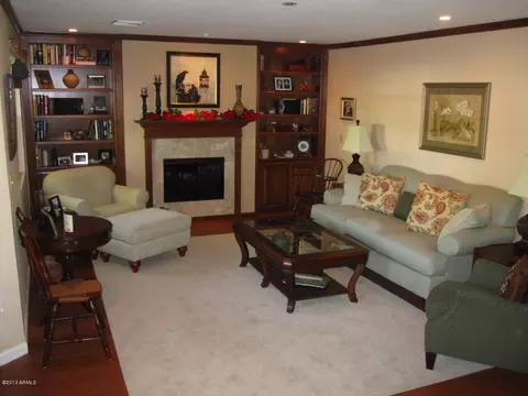 211 E Desert Ln, Gilbert, AZ 85234 photo 5