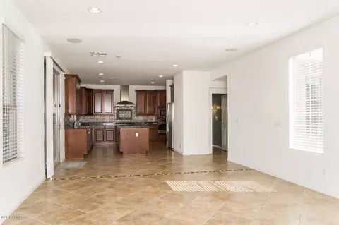 3928 E Crest Ln, Phoenix, AZ 85050 photo 3