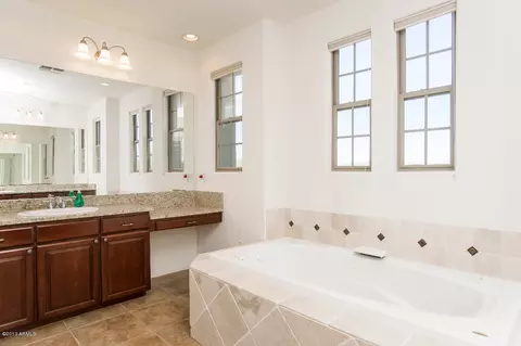 3928 E Crest Ln, Phoenix, AZ 85050 photo 8