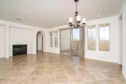 3928 E Crest Ln, Phoenix, AZ 85050 photo 5