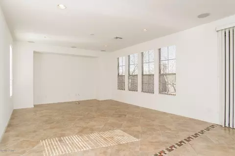 3928 E Crest Ln, Phoenix, AZ 85050 photo 4
