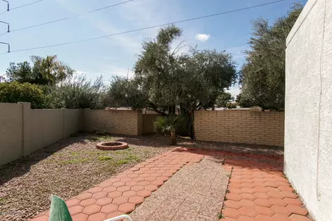 701 E Michelle Dr, Phoenix, AZ 85022 photo 5