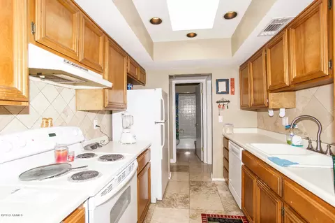 701 E Michelle Dr, Phoenix, AZ 85022 photo 3