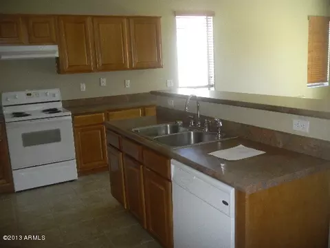 1261 E Strawberry Dr, Gilbert, AZ 85298 photo 4