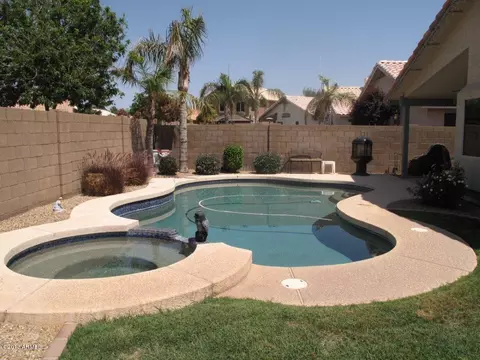 3918 E Douglas Loop, Gilbert, AZ 85234 photo 8