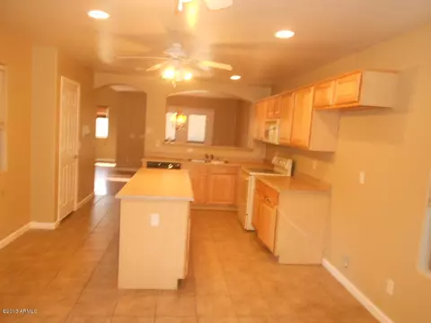 2709 E Branham Ln, Phoenix, AZ 85042 photo 8