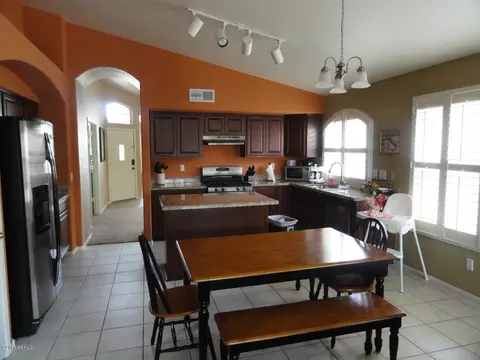 3933 E Douglas Loop, Gilbert, AZ 85234 photo 5