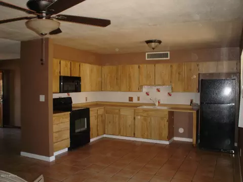 7628 W Earll Dr, Phoenix, AZ 85033 photo 8