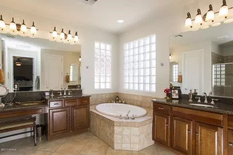 3932 E Half Hitch Pl, Phoenix, AZ 85050 photo 9