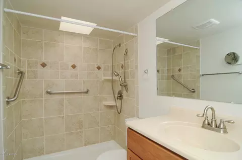 4401 N 40th St #11, Phoenix, AZ 85018 photo 24