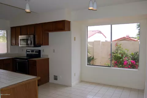 4338 E Vaughn Dr, Phoenix, AZ 85044 photo 6