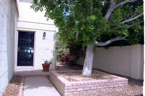 4338 E Vaughn Dr, Phoenix, AZ 85044 photo 2