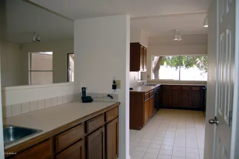 4338 E Vaughn Dr, Phoenix, AZ 85044 photo 5