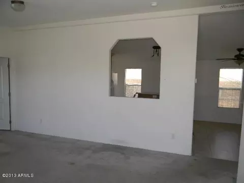 569 S Warner Dr, Apache Junction, AZ 85120 photo 3