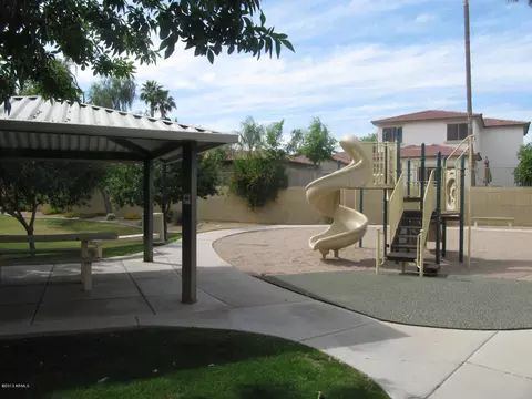 318 N 76th Pl, Mesa, AZ 85207 photo 2