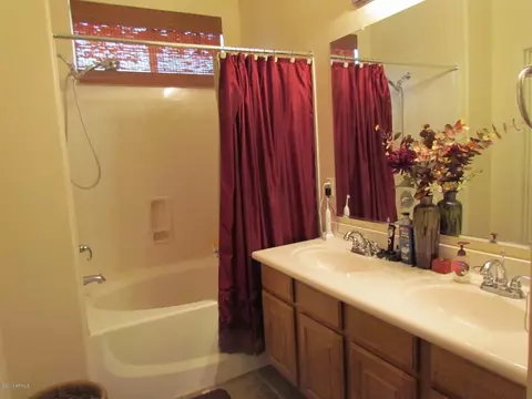 3893 S Dew Drop Ln, Gilbert, AZ 85297 photo 8