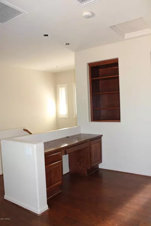 3923 E Crest Ln, Phoenix, AZ 85050 photo 17