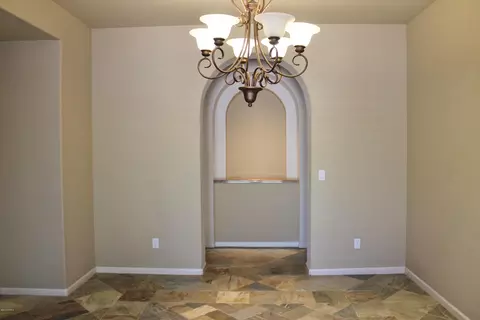 3923 E Crest Ln, Phoenix, AZ 85050 photo 4